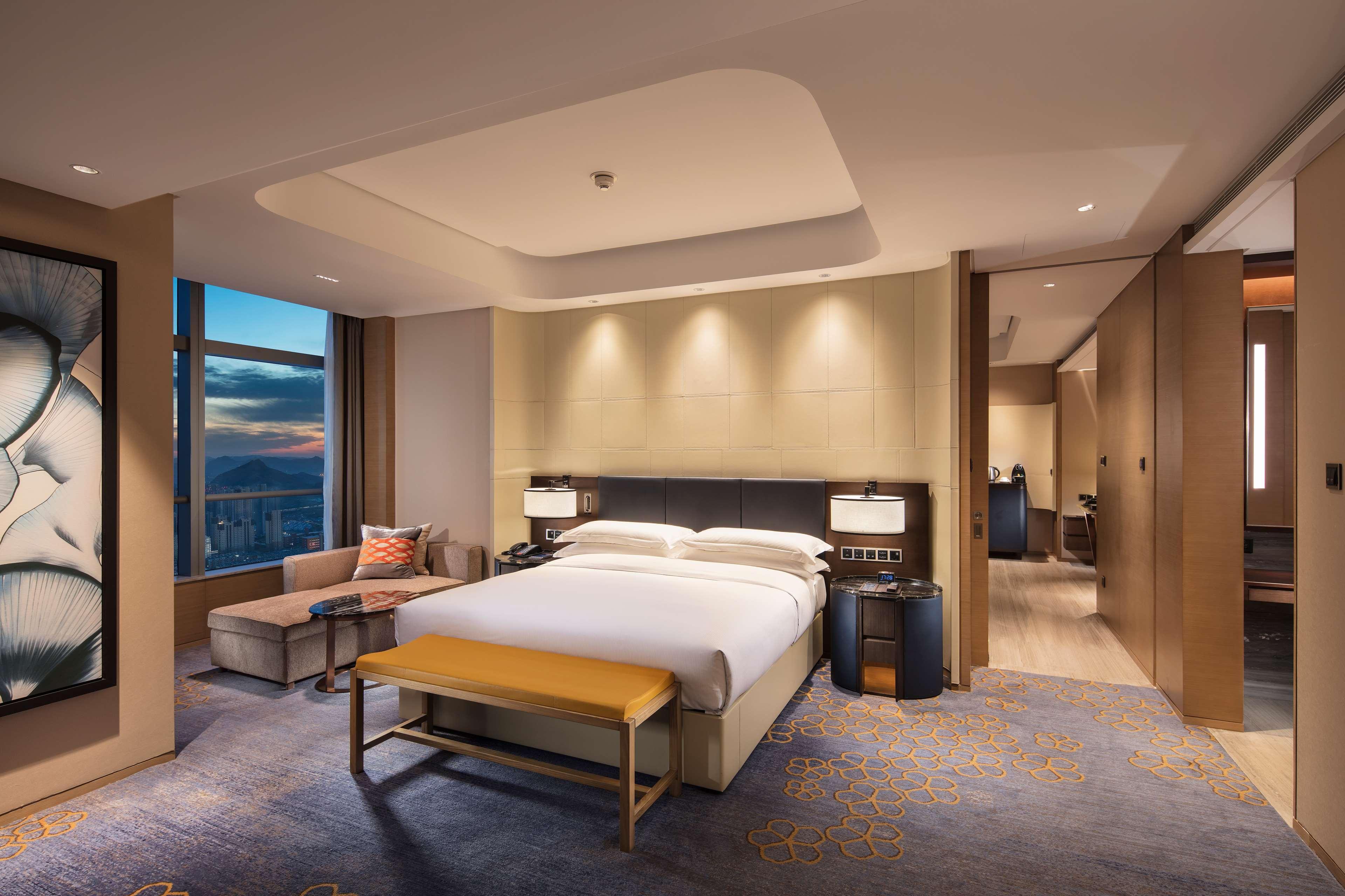 ฮิลตัน จี้หนาน เซาท์ โฮเต็ล แอนด์ เรสซิเดนซ์ Hotel จี่หนาน ภายนอก รูปภาพ