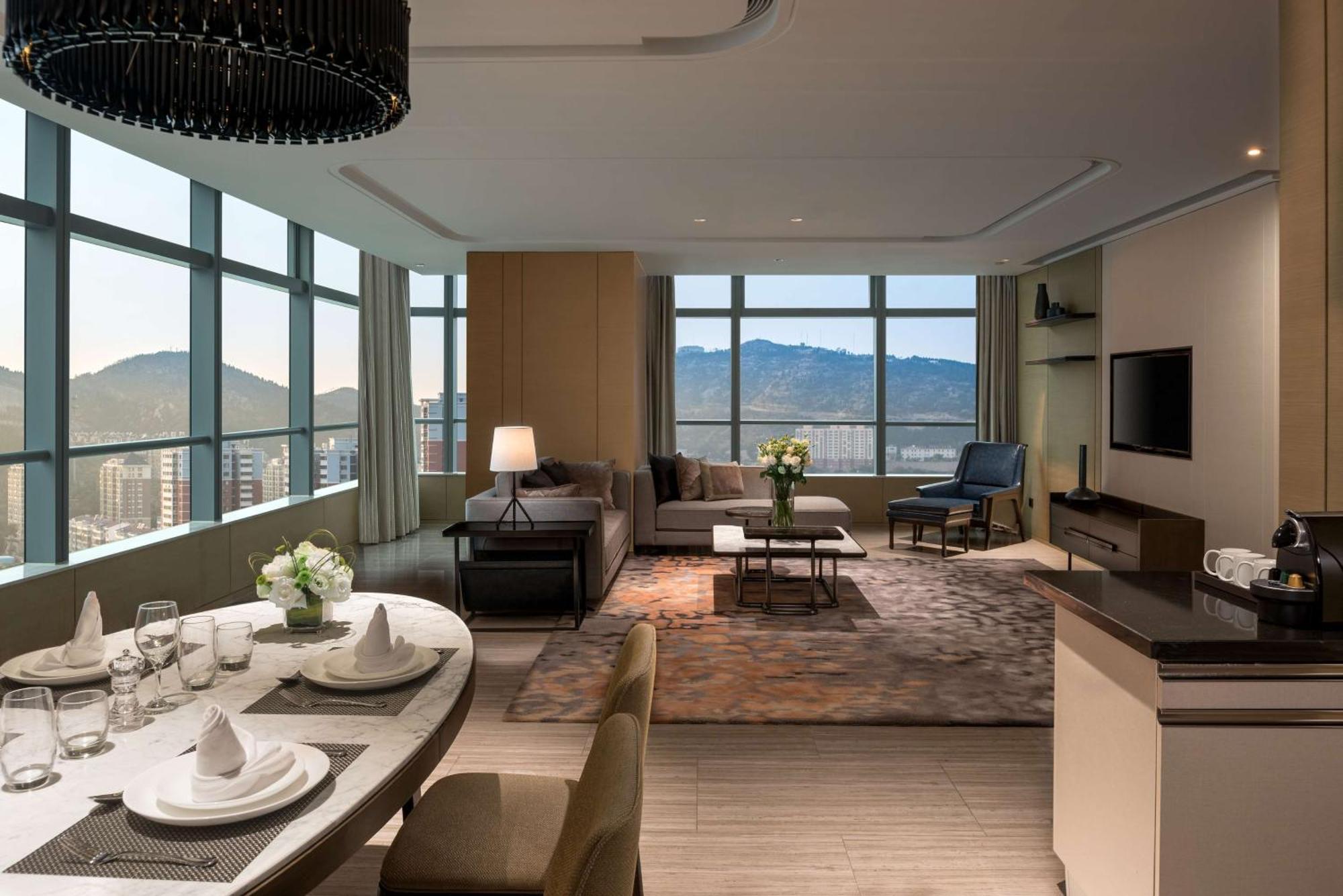 ฮิลตัน จี้หนาน เซาท์ โฮเต็ล แอนด์ เรสซิเดนซ์ Hotel จี่หนาน ภายนอก รูปภาพ