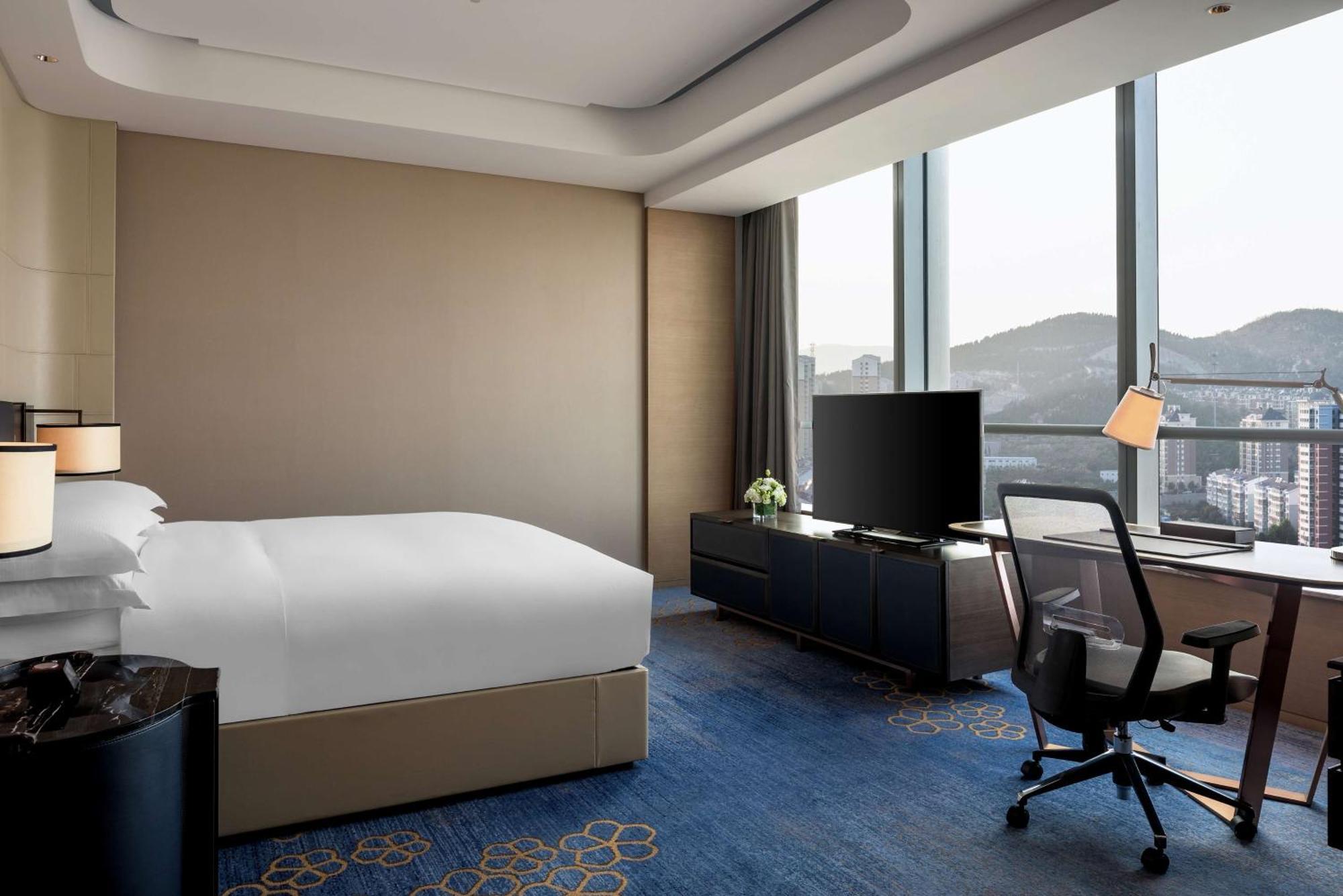 ฮิลตัน จี้หนาน เซาท์ โฮเต็ล แอนด์ เรสซิเดนซ์ Hotel จี่หนาน ภายนอก รูปภาพ